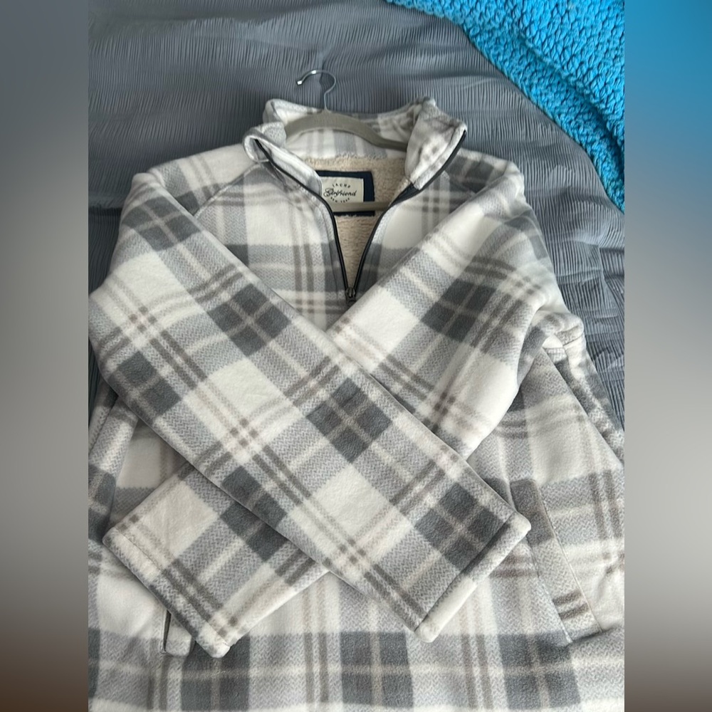 Comfy, oversized 1/4 zip up.